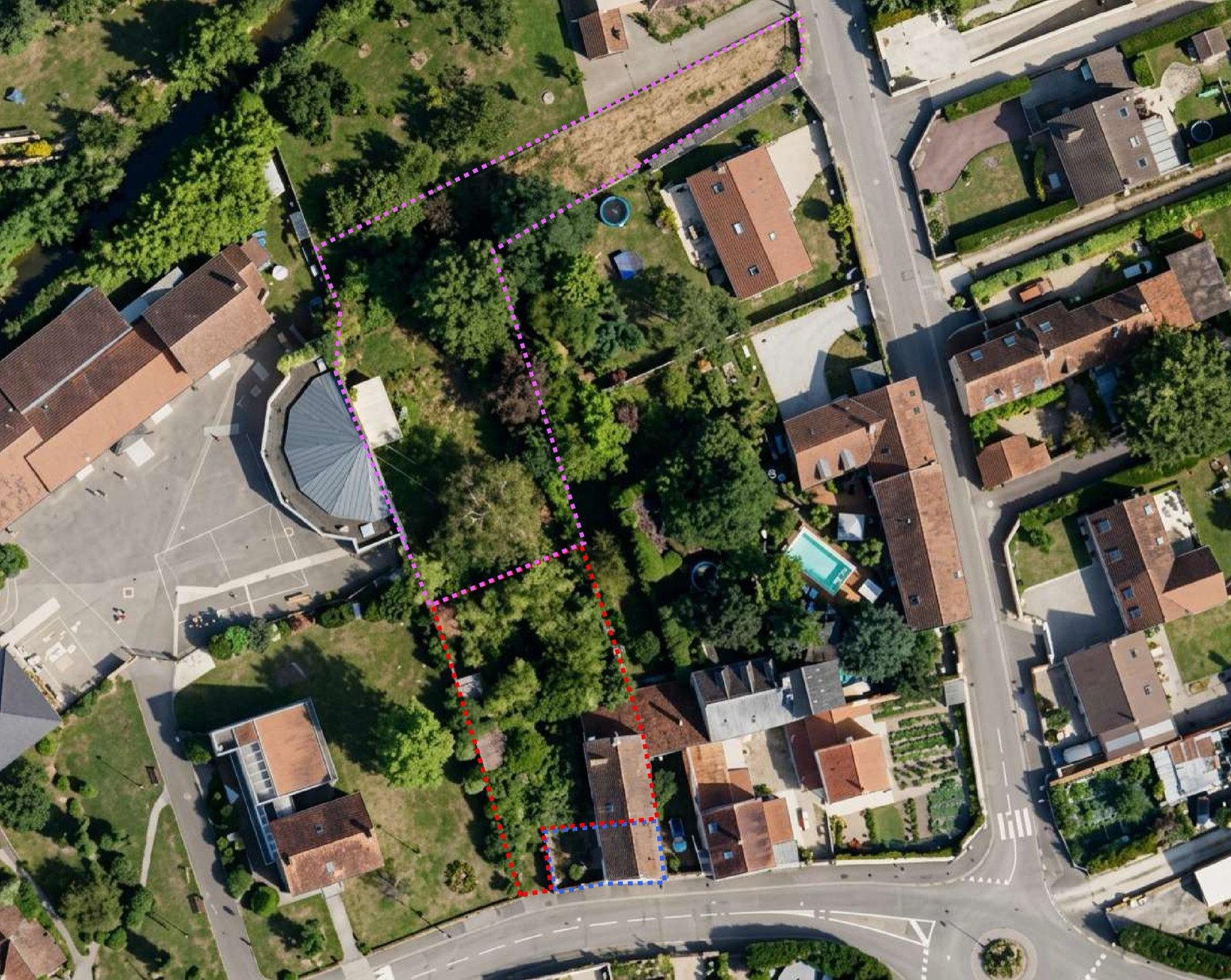 Grande Rue — vue aérienne de la propriété divisée en trois lots