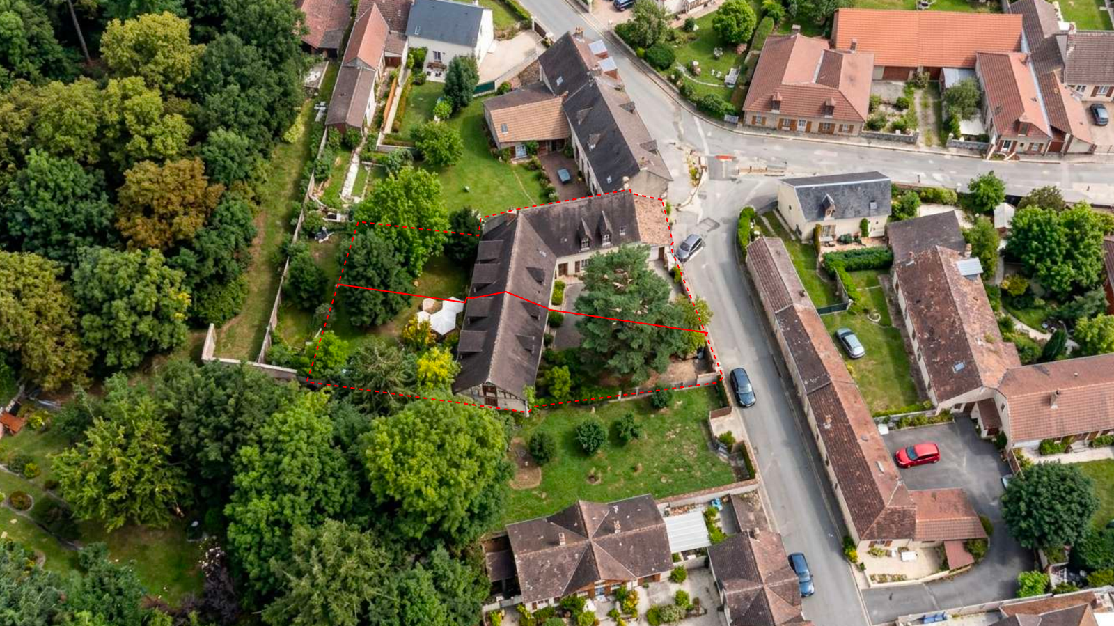 Rue de la Rémarde — vue aérienne de la propriété divisée en deux lots
